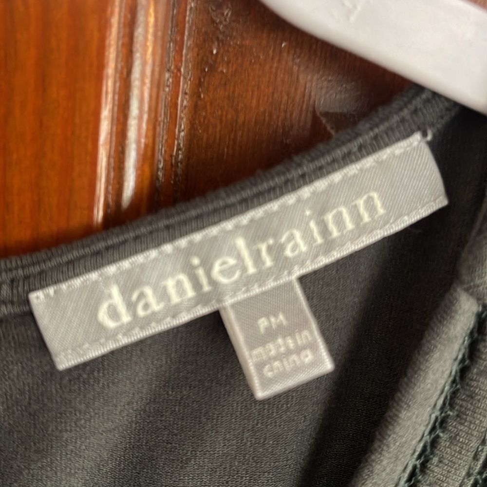 Daniel Rainn top size Petite M - Picture 2 of 4
